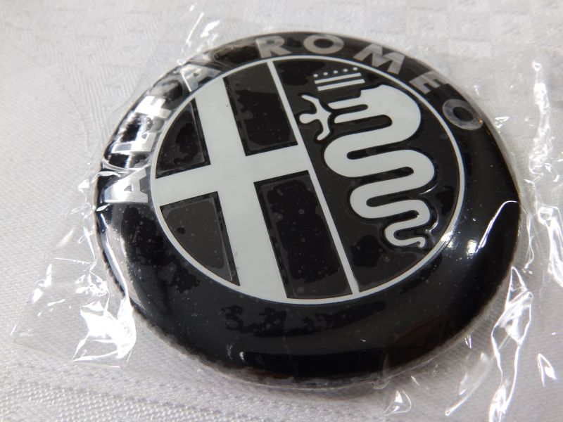 ar znak alfa romeo cernobily samolepici emblem black white alfa romeo car logo emblem sticker 39795 800x600