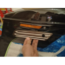 2ks Kryty zámků bočních kufrů Harley Electra Glide 2014 - novější - použité se škrábanci