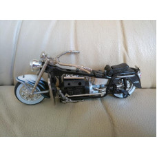 Model motocyklu Vega, pohyblivá kola a řídítka, neúplný, chybí sedlo, stupačky, 1:18